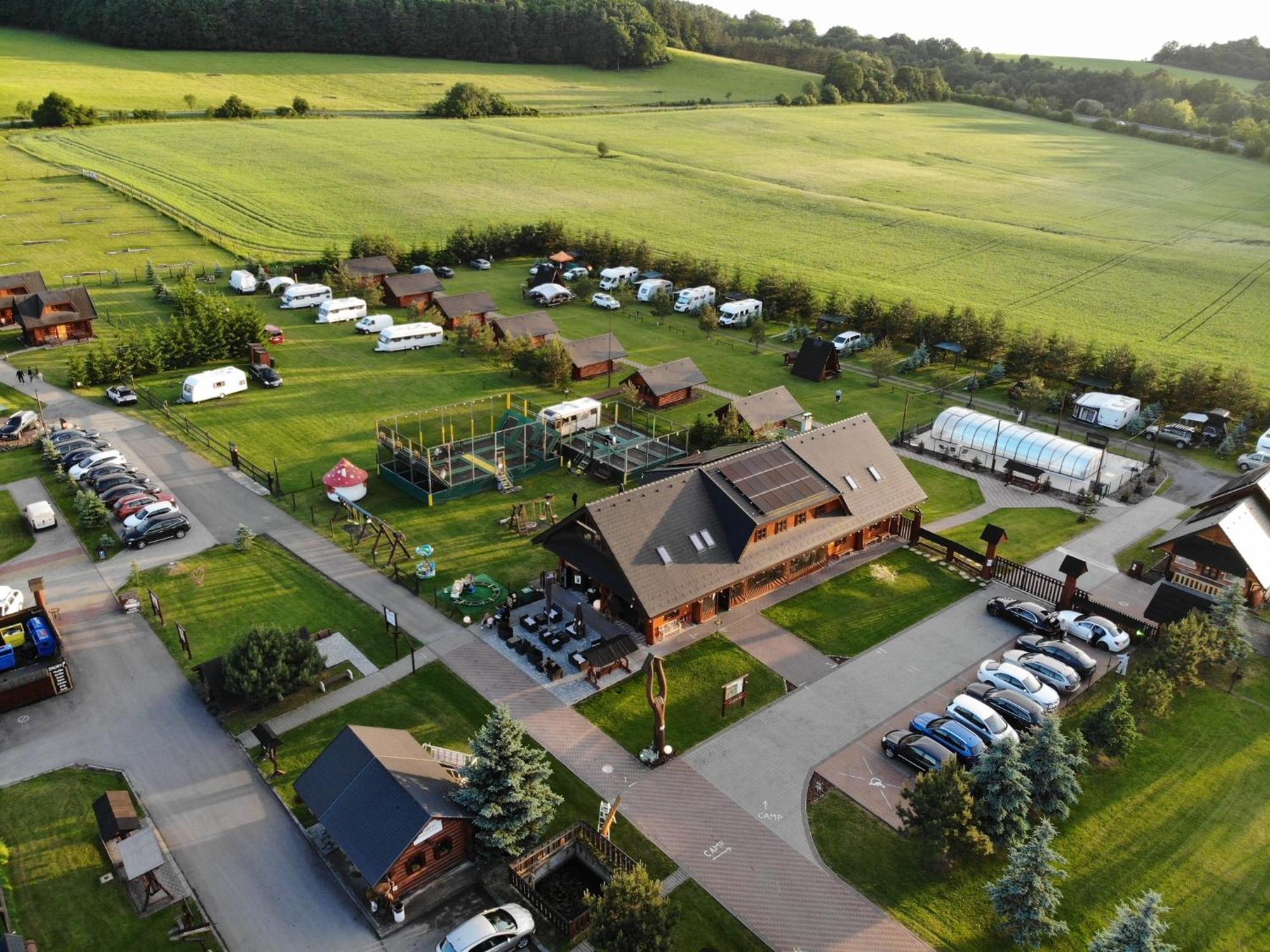 Отель Camp Pacho Прьевидза Экстерьер фото