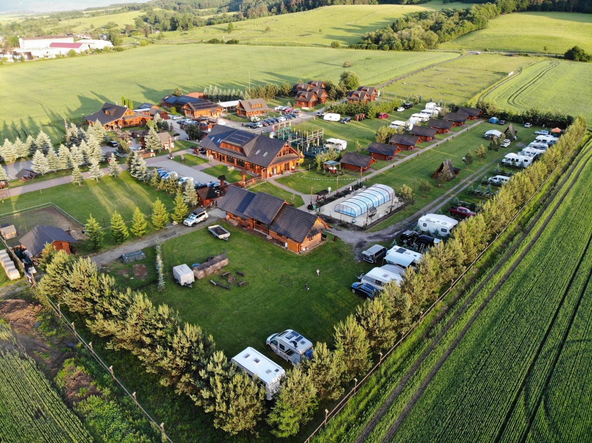 Отель Camp Pacho Прьевидза Экстерьер фото